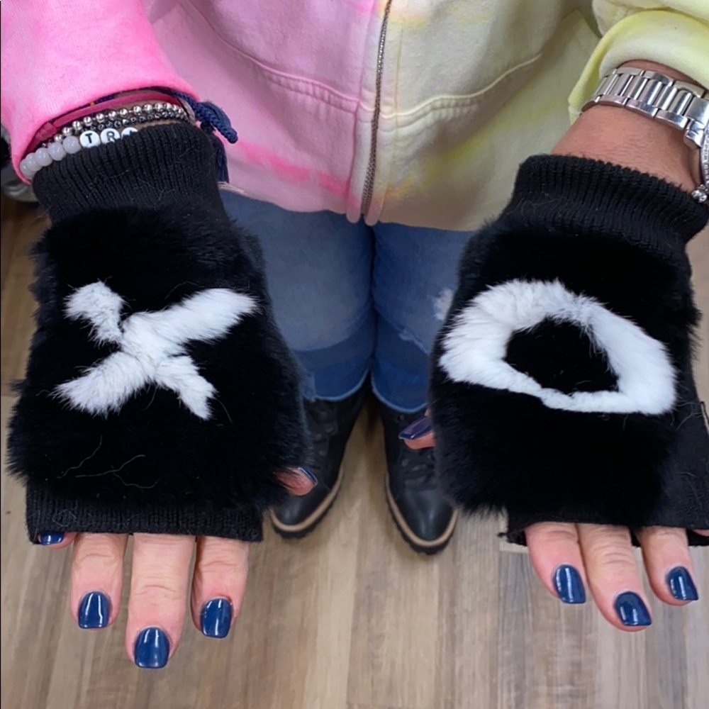 Cashmere and mink xo fingerless gloves